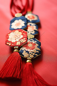 红色中式结婚腰带，带流苏和金箔