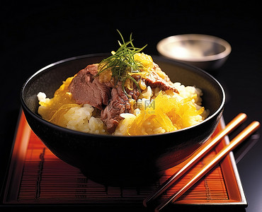 日本米饭和肉一起盛在碗里