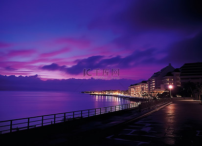 关岛背景图片_夜晚海洋上空的紫色天空