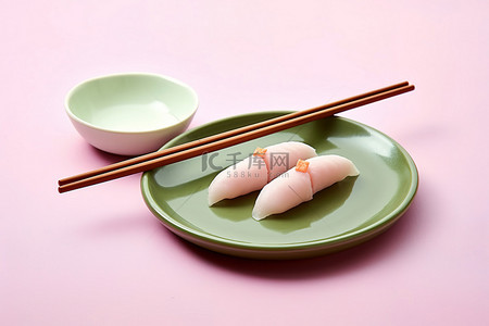 用筷子将tasuhizukuro放在盘子上