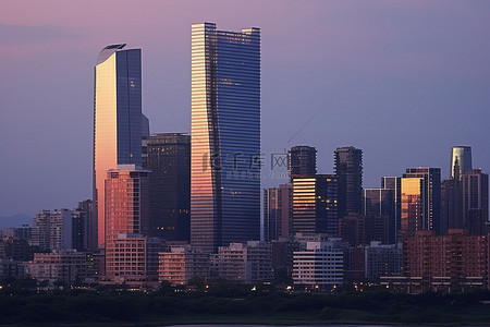 建筑国际背景图片_高大的城市建筑矗立在天空