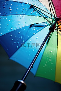 雨伞背景图片_雨中从雨伞上滴下水
