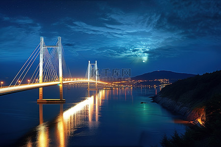月光海背景图片_韩国的光流和月光下的大海上的一座桥