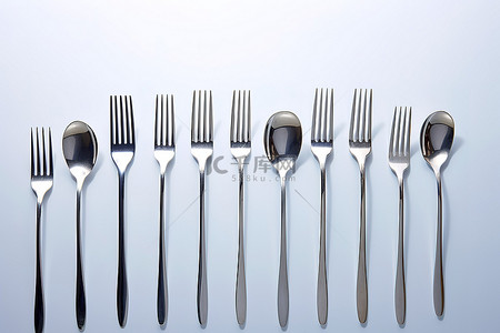 白色不锈钢叉子一套八件，配有配套勺子