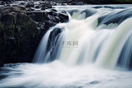 水卡背景图片_冰岛萨斯卡河瀑布