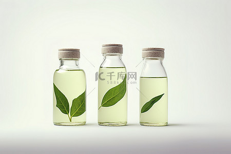 绿茶茶叶背景图片_带有小绿叶和叶形罐子的绿茶品牌瓶