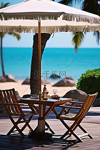 热带环境中带雨伞的户外桌椅