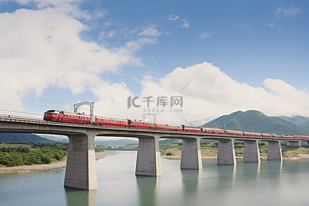 地铁背景图片_火车经过河上的桥
