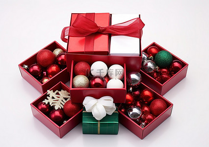 圣诞盒子和圣诞装饰物品