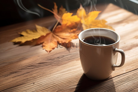 木桌上有叶子的旧咖啡杯