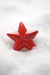 冬天背景图片_雪中​​的红星