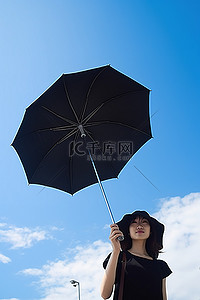 黑色的雨伞背景图片_一把带有白色字母的黑色雨伞