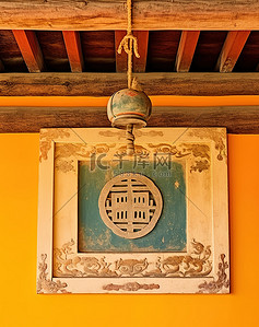 木板背景图片_橙色天花板上悬挂的门