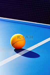 橙色网上的乒乓球