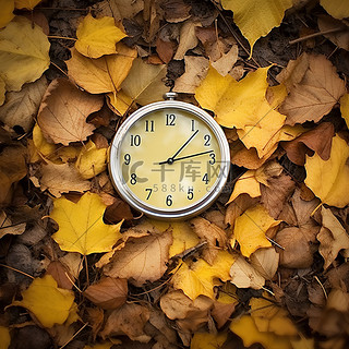 秋天背景图片_时钟的形状就像秋天叶子上的心形