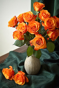 桌子背景图片_桌子上放着一瓶橙色玫瑰