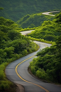 山丘背景图片_风景优美的道路，两旁是郁郁葱葱的绿色山丘