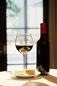 红酒背景图片_桌上的红酒