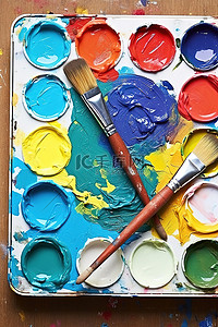白色颜料盒中的一幅画，里面有各种颜色的颜料和画笔