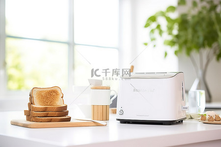 桌上有烤面包机咖啡和面包