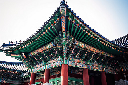 一座由瓷砖框架的大型韩国建筑