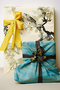 白纸上的两个包装好的礼物和一棵竹树