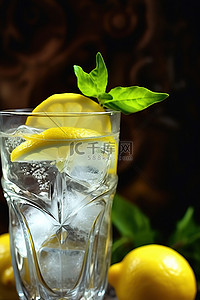 冰柠檬柠檬背景图片_上面放一杯加冰和柠檬的水