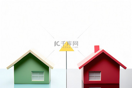显示房屋或财产的两个箭头