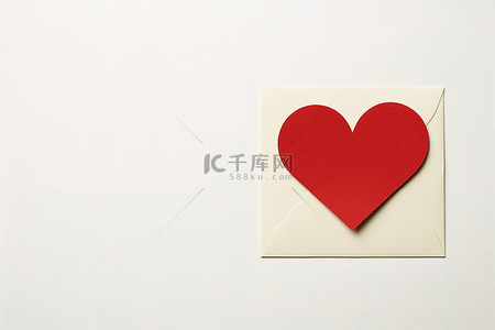 卡片红背景图片_一张上面有一颗心的红卡