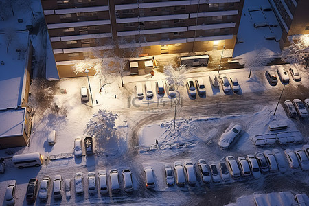 车背景图片_航拍图像显示积雪覆盖的停车场