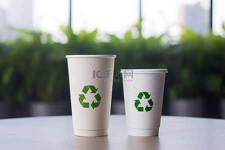 马克杯背景图片_回收杯咖啡杯，带回收标志马克杯和杯子