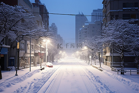 城市街道背景图片_积雪覆盖的城市街道