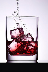 红酒背景图片_一杯红酒，里面有冰块
