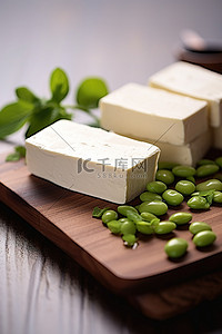 福利背景图片_木板上的豆腐和毛豆
