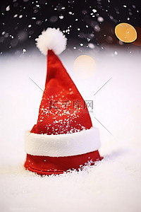 红色的帽子背景图片_白雪中的红色圣诞老人帽子