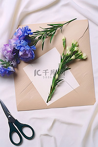 一束鲜花放在一张包装纸上