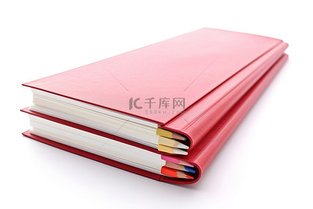 红色的书与彩色铅笔隔离在白色背景剪贴画