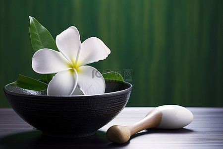 白花花的雪背景图片_一个碗，上面有一朵白花和水疗工具