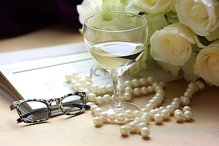 婚礼当天背景图片_带珍珠眼镜和鲜花的婚礼当天卡