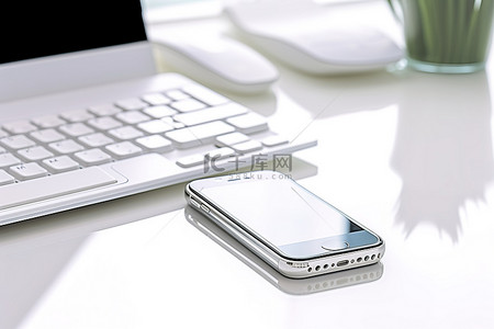 桌子上的手机背景图片_桌子上的电话，旁边是白色键盘
