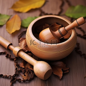 一个木碗，里面装有木槌碗和叶子