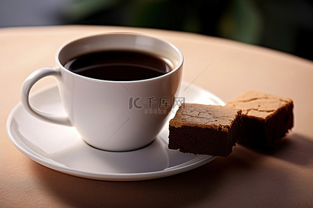 一杯咖啡和咖啡蛋糕