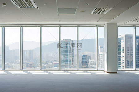 概念城市背景图片_空荡荡的办公室，有大窗户，俯瞰城市