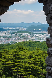 城牆背景图片_从瑞丽眺望山与城