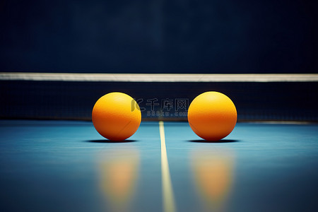 乒乓球桌上的橙色球