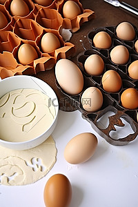 鸡蛋和饼干刀都在桌子上
