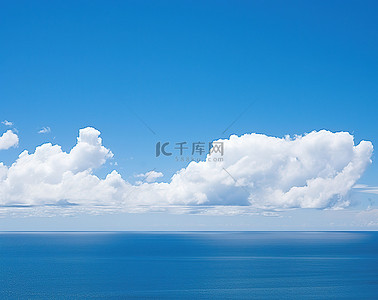 夏威夷花边背景图片_海景，白云俯瞰大海