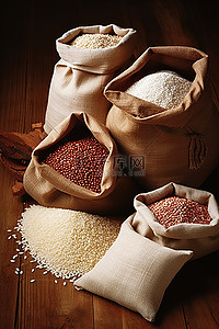 一些大米和其他食物装在小袋子里