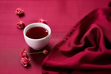 枸杞背景图片_一杯茶放在一块粉红色的布上