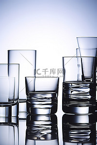 水杯的图像 用水印修饰的水杯